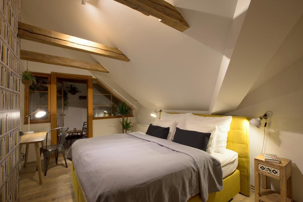 Bohemian Chic 2 Bedroom 2 Bathroom Loft With Hanging Chair Prague