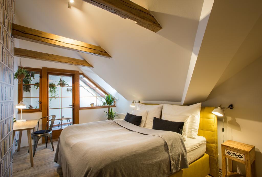 Bohemian Chic 2 Bedroom 2 Bathroom Loft With Hanging Chair * Prague